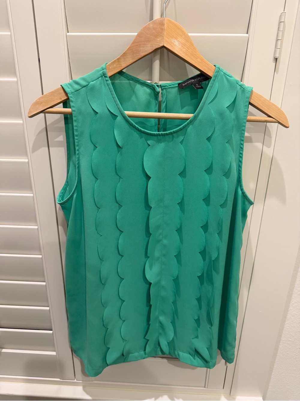 Banana Republic Green Scallop-Trim Sleeveless Camisole